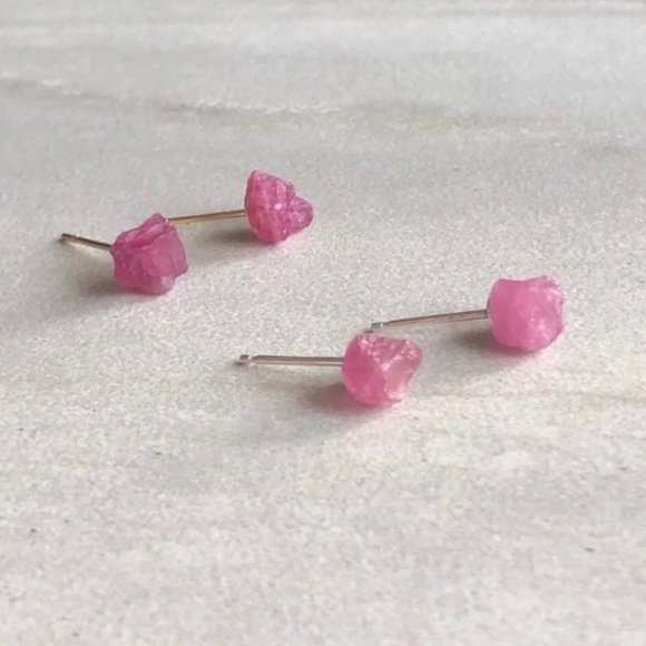 🆕 New Raw Pink Tourmaline Crystal Stud Gemstone Earrings - Picture 6 of 7